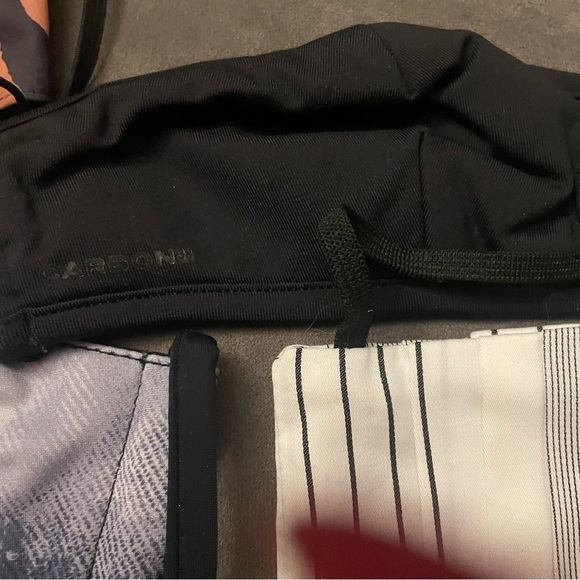 Mask bundle - Onzie, Karen Kane and Carbon 38 - Picture 7 of 8